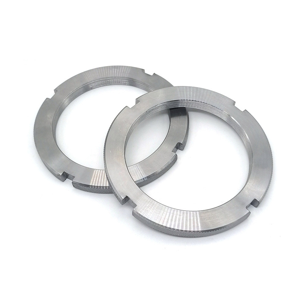 Тркалезни навртки со дупчиња со целосно навој