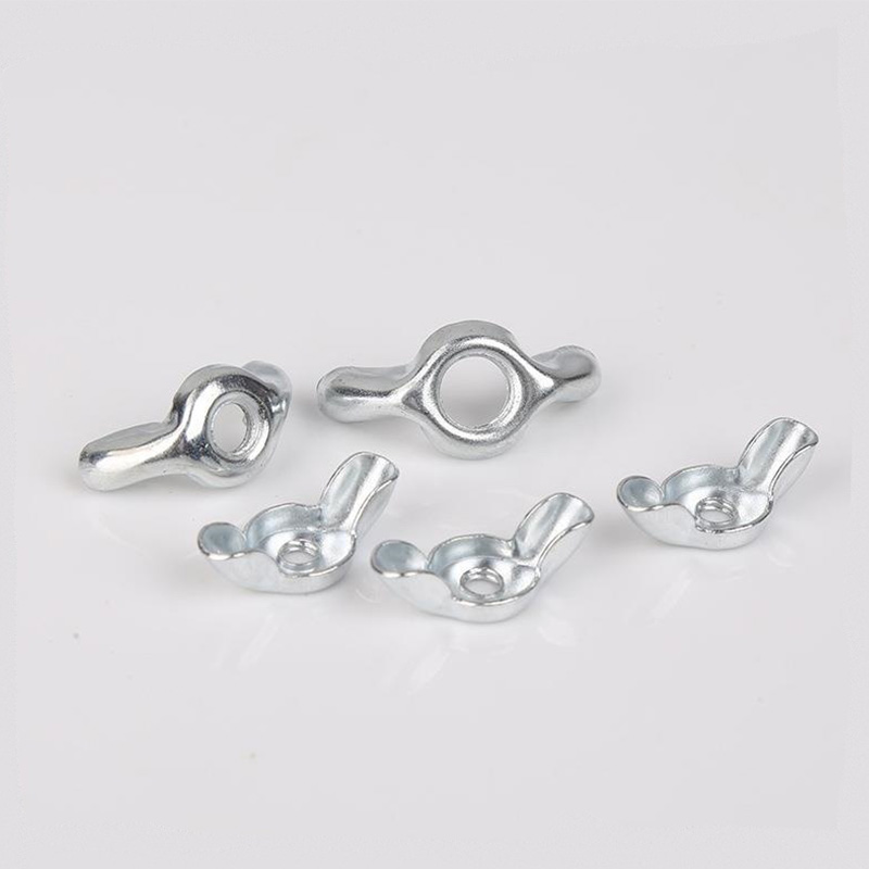 Заоблени уши со орев од крилја